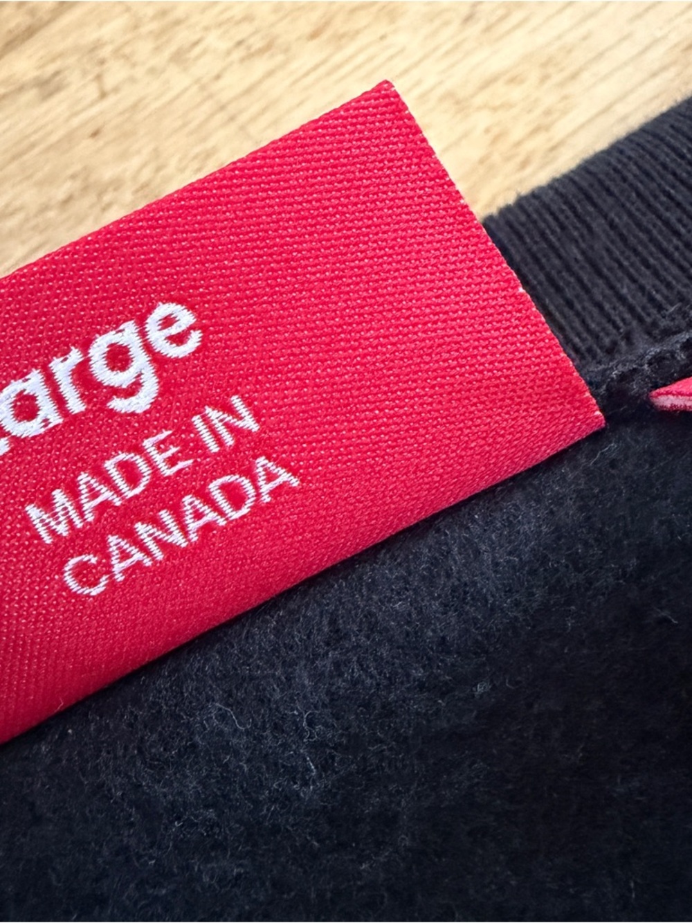 Supreme FW22 Box Logo Crewneck in Black, Made in Canada - Picture 4 of 5